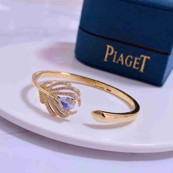 Piaget Gold Bracelet with Crystal Accent - Picture 3 of 9